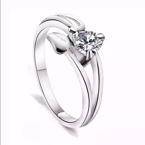 Jewelry - Beautiful Floral CZ Sterling Silver Ring Jewelry - Beautiful Floral CZ Sterling Silver Ring